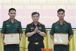 Bộ CHQS tỉnh: Tuyên dương thí sinh trúng tuyển vào các học viện, nhà trường quân đội năm 20